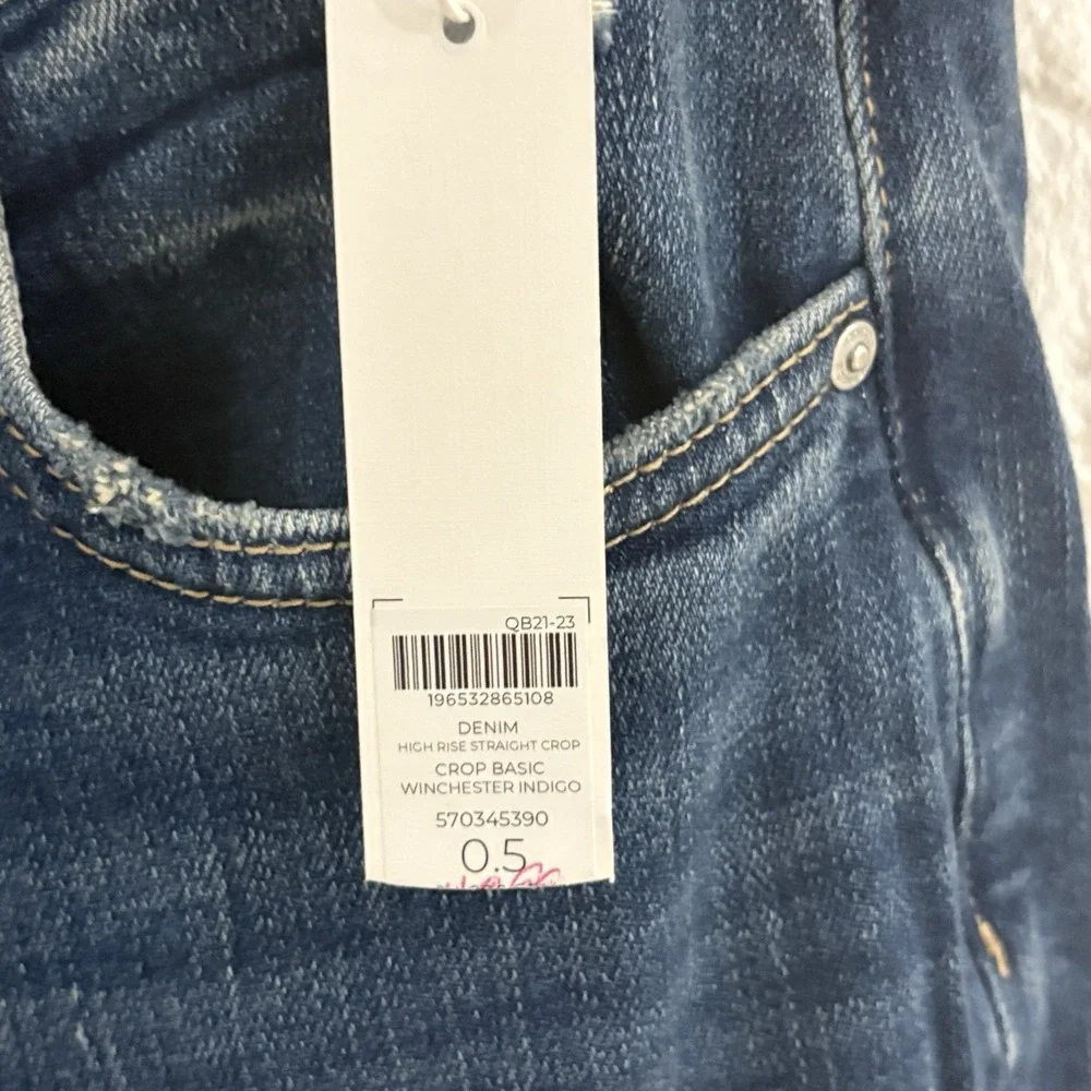 CHICOS WOMENS JEANS SIZE 0.5R US SIZE 6R  CROP HIGH RISE STRAIGHT LEG DISTRESSED - Picture 4 of 12